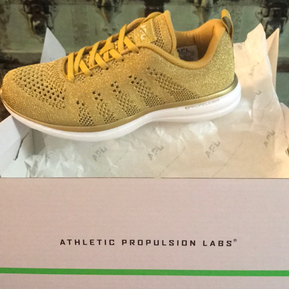 TechLoom Pro Metallic Gold Low-Top Sneakers